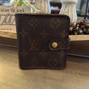 COPY - LOUIS VUITTONVintage monogram CompactZippé WalletVintage